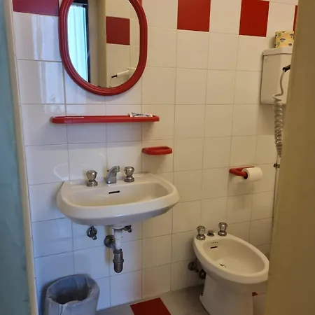 מלון Albergo Montecatini